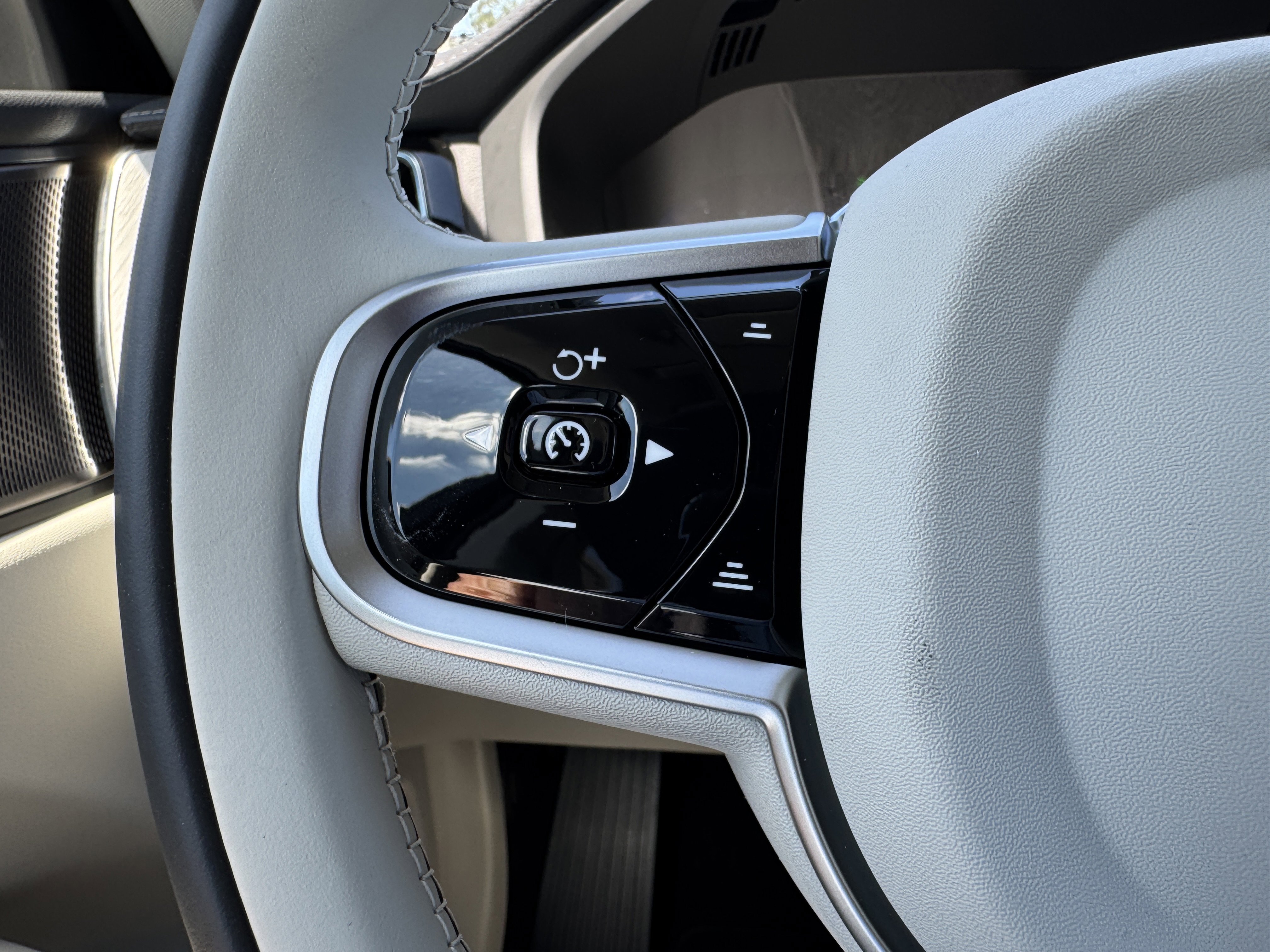 New 2026 Volvo XC60 B5 Ultra w/ Protection Package image 27