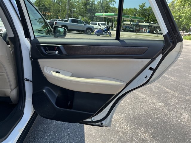 Used 2017 Subaru Outback 3.6R Limited AWD/4WD image 33