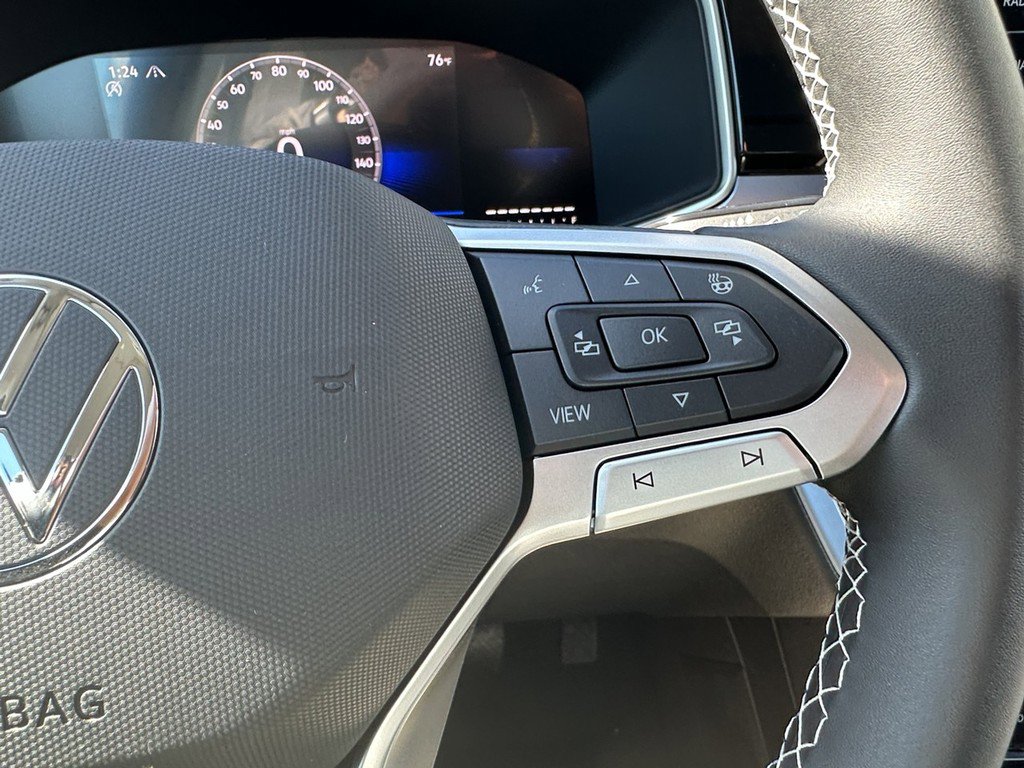 New 2025 Volkswagen Taos SE image 22