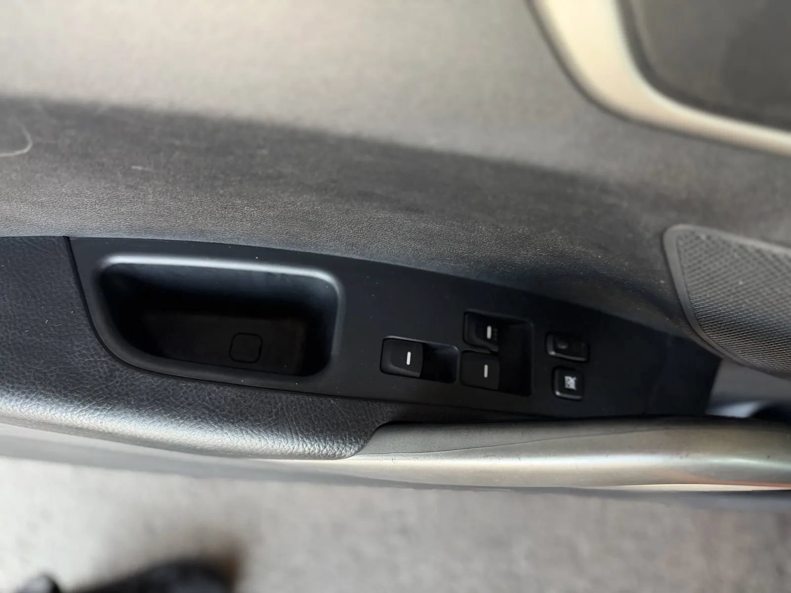 Used 2012 Hyundai Veloster FWD image 25
