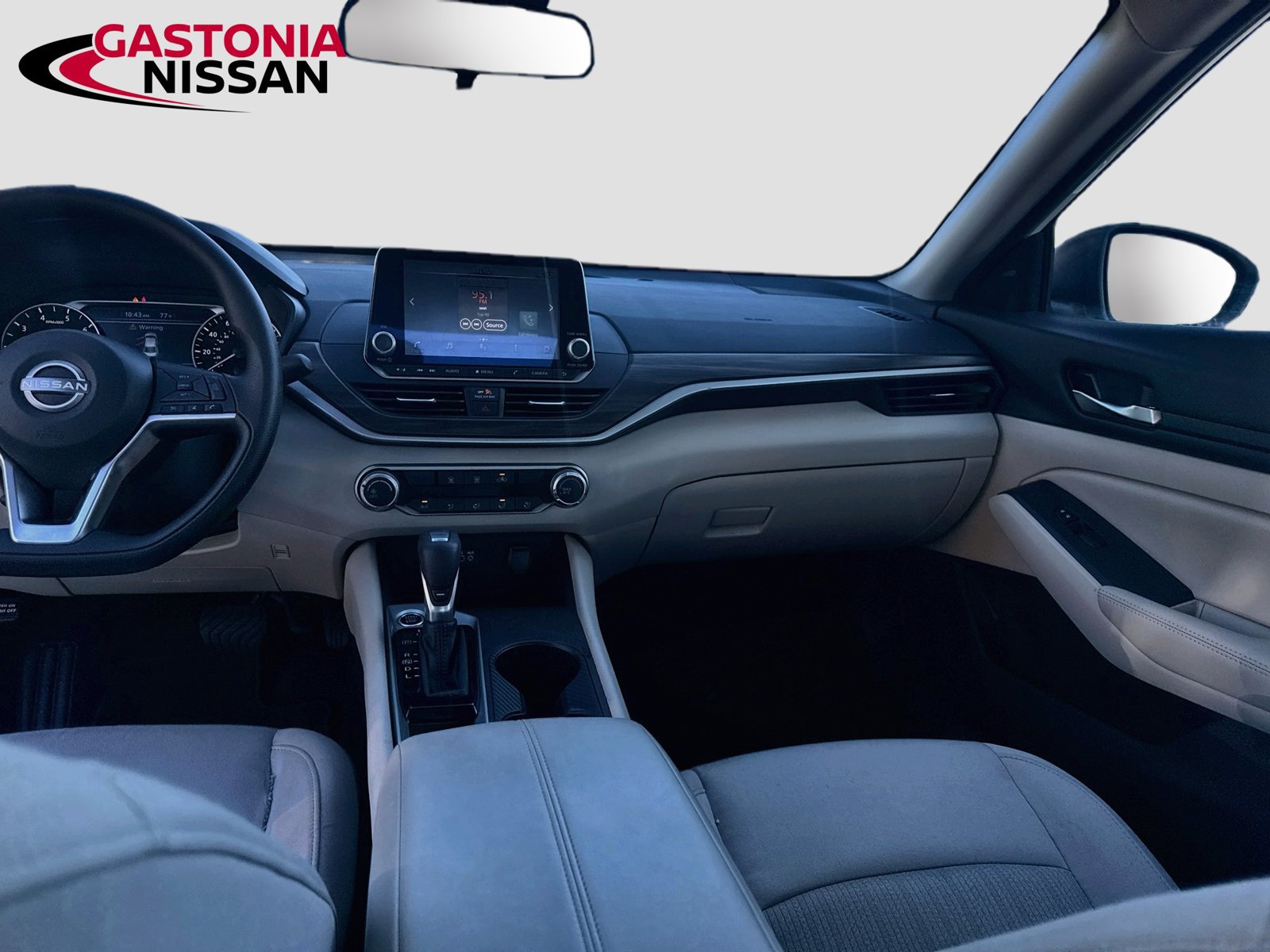 Used 2025 Nissan Altima 2.5 SV FWD image 29