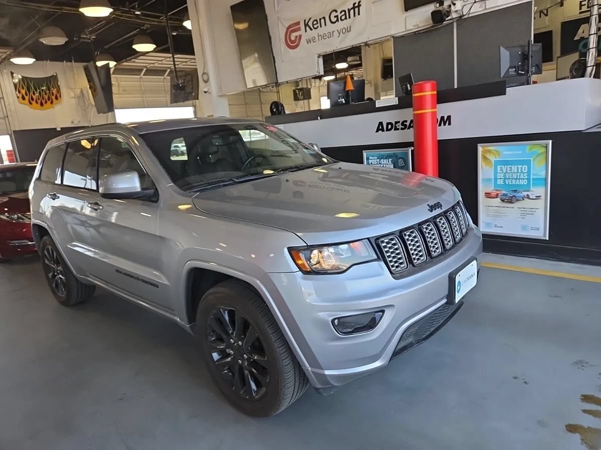 Used 2018 Jeep Grand Cherokee Altitude RWD image 5
