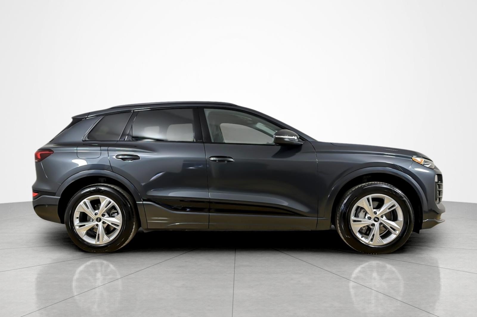 Used 2025 Audi Q6 e-tron Premium w/ Convenience Package RWD image 6