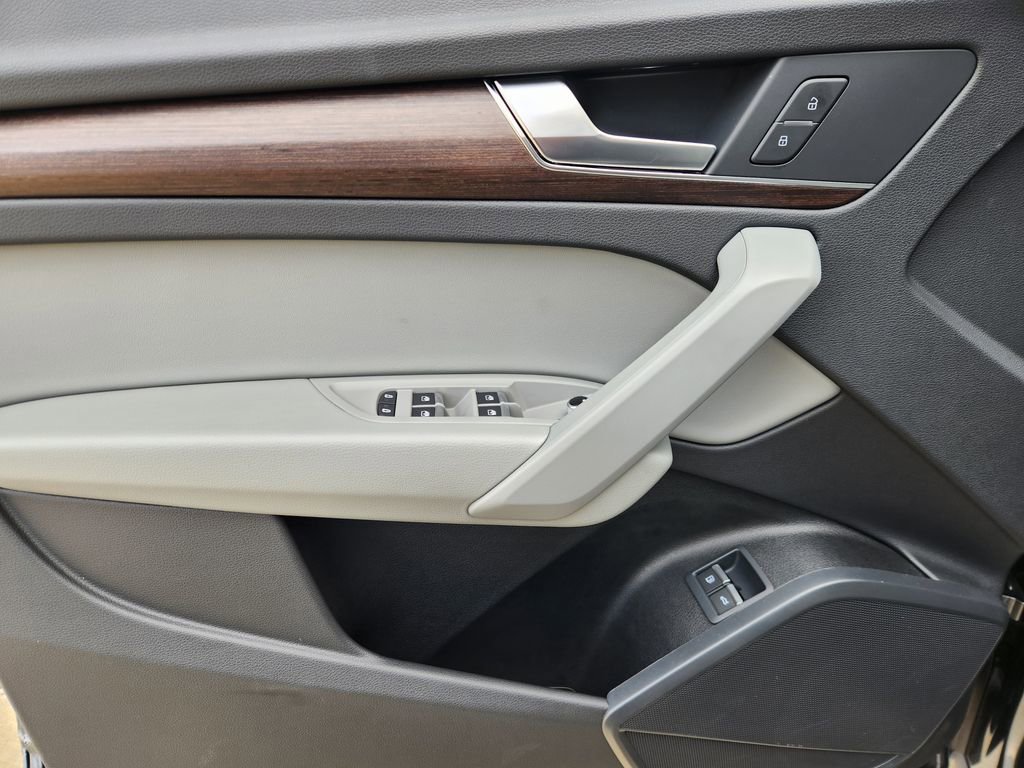 Used 2025 Audi Q5 e Premium image 22