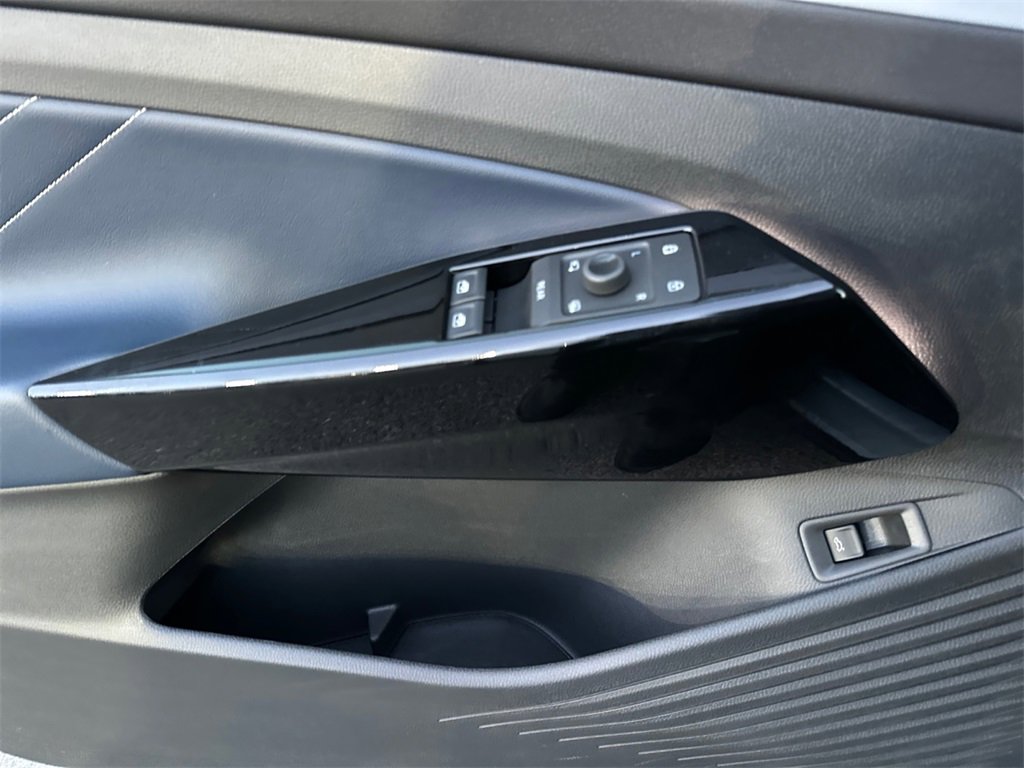 Used 2025 Volkswagen ID.4 Pro S Plus image 11