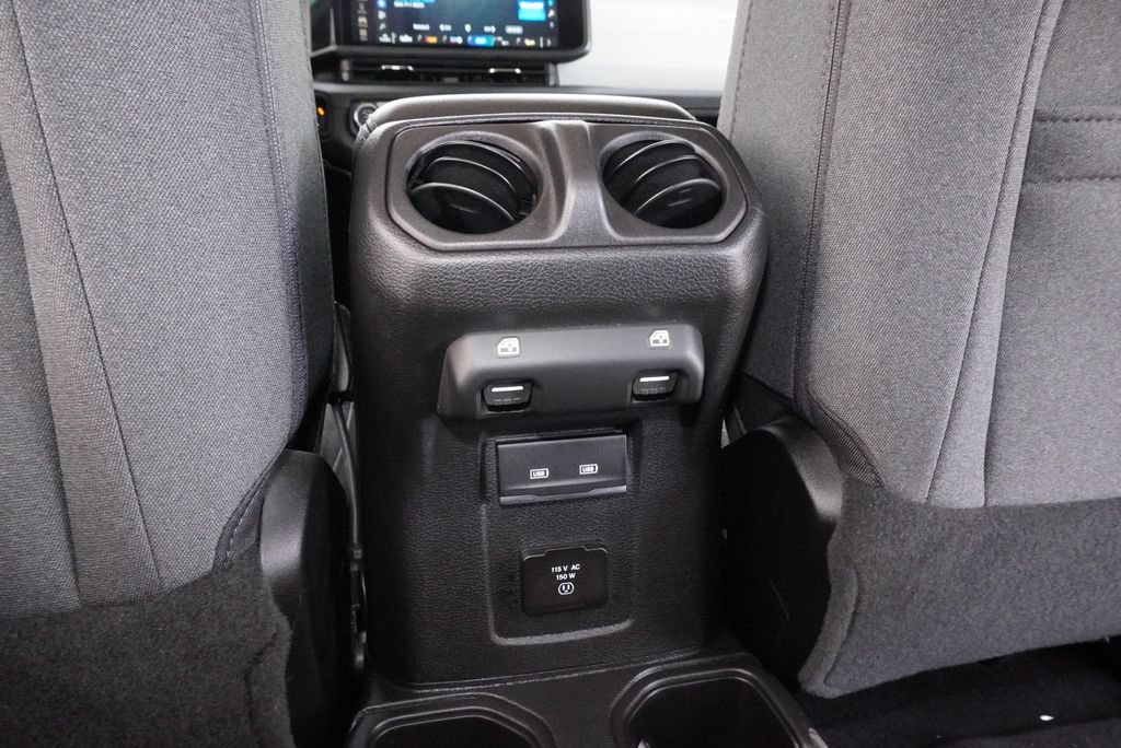 Used 2025 Jeep Wrangler Unlimited Sahara AWD/4WD image 26