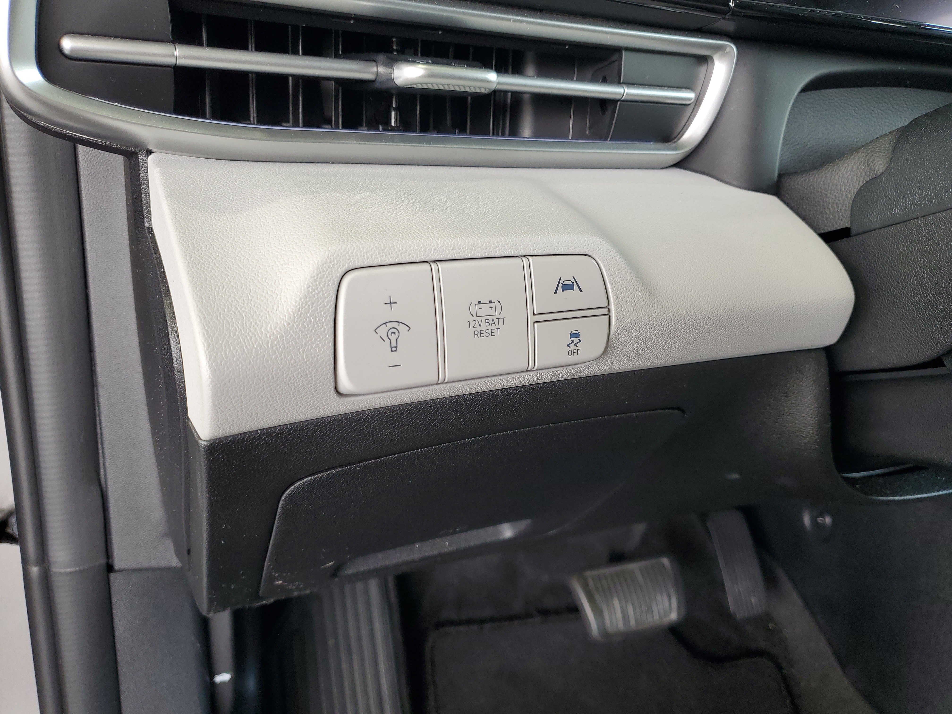 Used 2022 Hyundai Elantra Limited FWD image 24