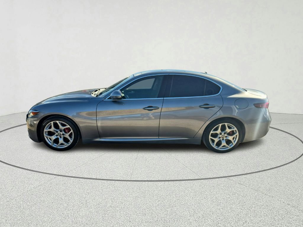 Used 2021 Alfa Romeo Giulia Ti image 2