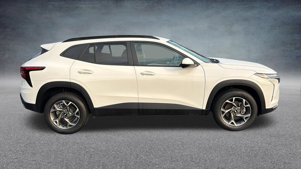 Used 2025 Chevrolet Trax LT FWD image 26