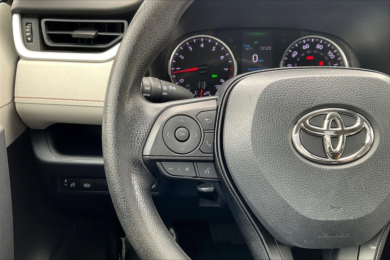 Used 2019 Toyota RAV4 XLE AWD/4WD image 11