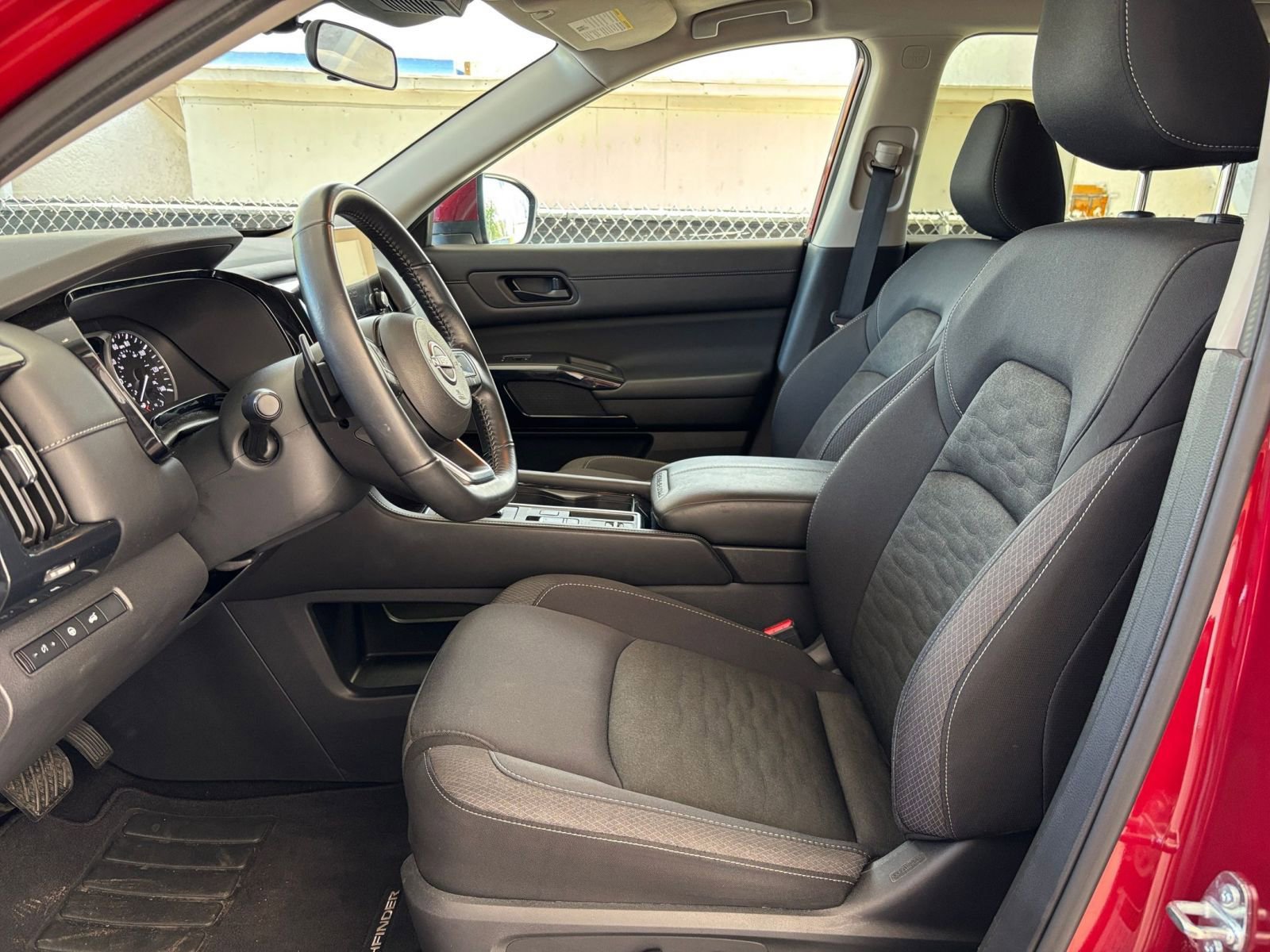 Used 2025 Nissan Pathfinder SV FWD image 28