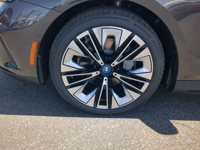 Used 2025 BMW i5 eDrive40i w/ Premium Package image 10