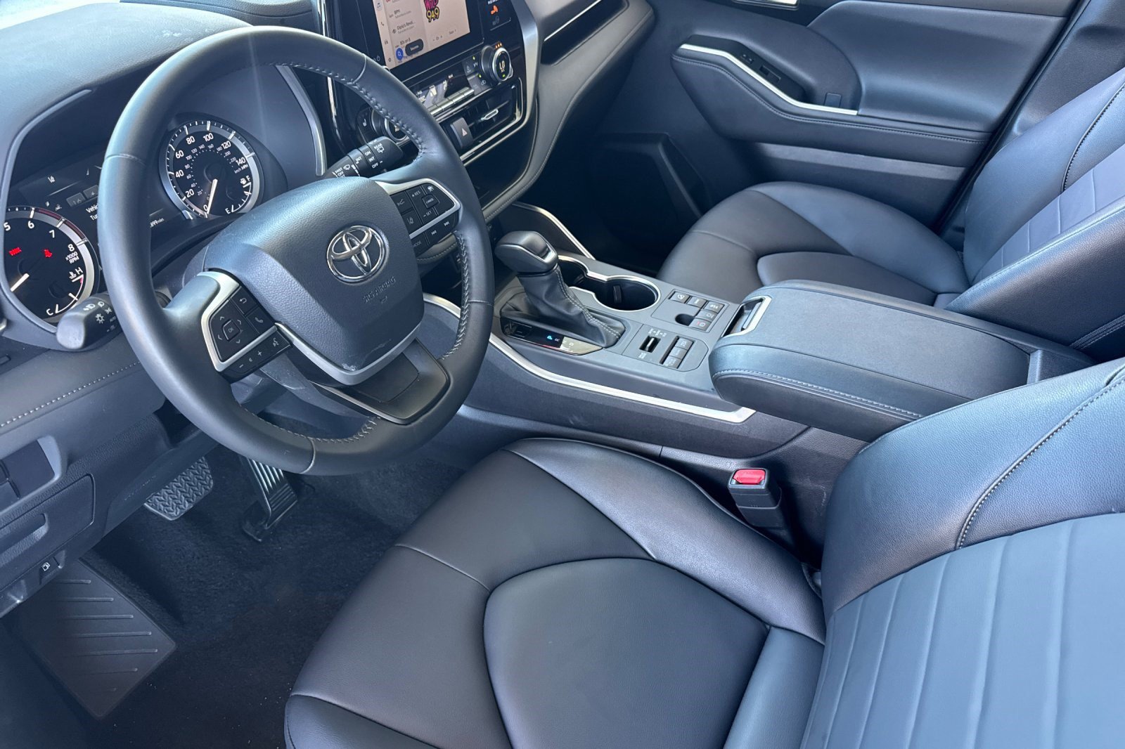 Used 2026 Toyota Highlander XLE AWD/4WD image 4