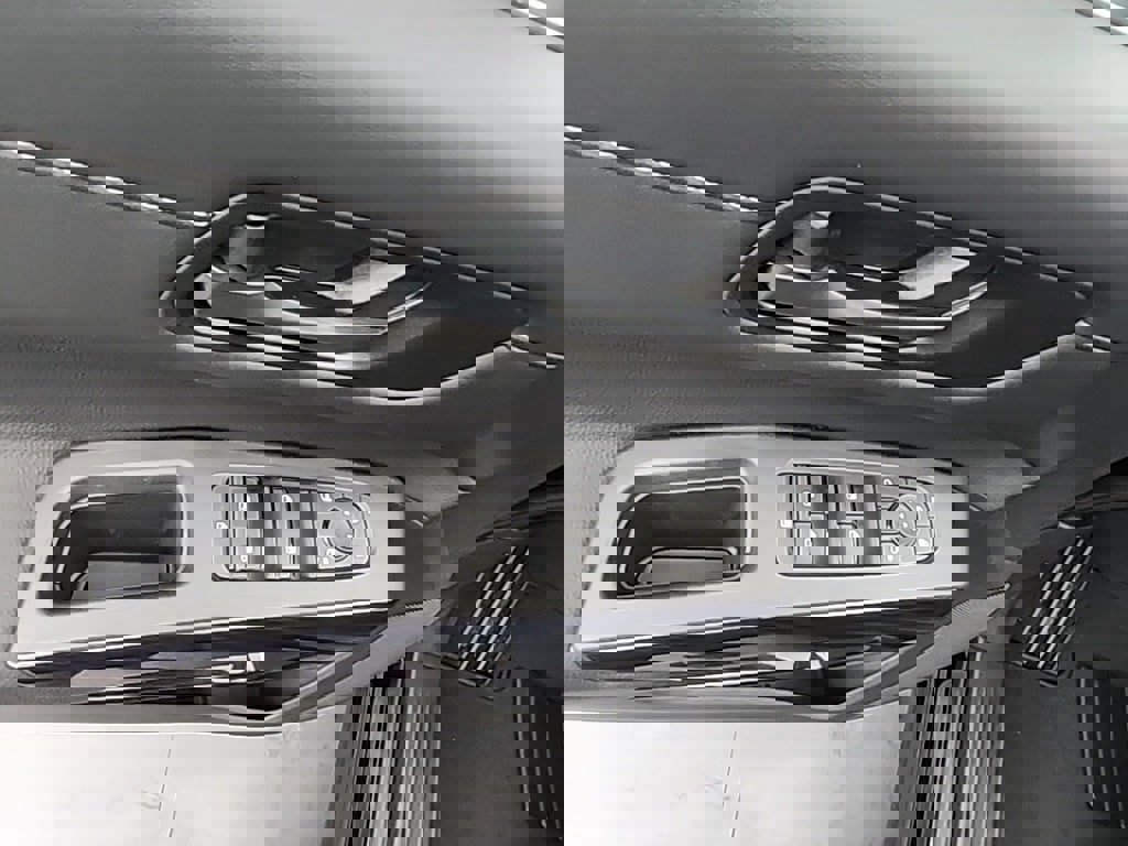 New 2025 Nissan Pathfinder S image 23