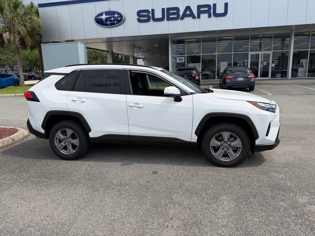 Used 2022 Toyota RAV4 XLE w/ Convenience Package FWD image 2