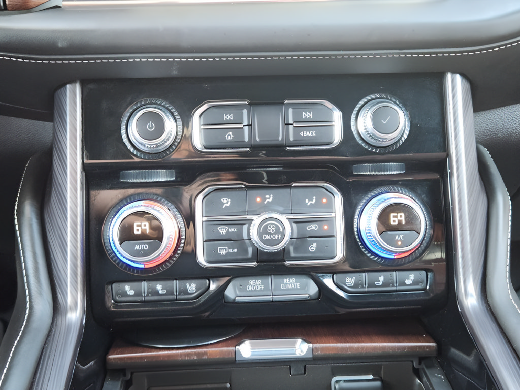 Used 2024 GMC Yukon XL Denali Ultimate AWD/4WD image 18