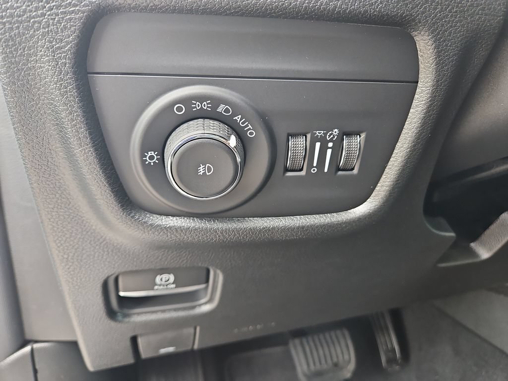 New 2026 Jeep Grand Cherokee Limited w/ Limited Altitude Package AWD/4WD image 19