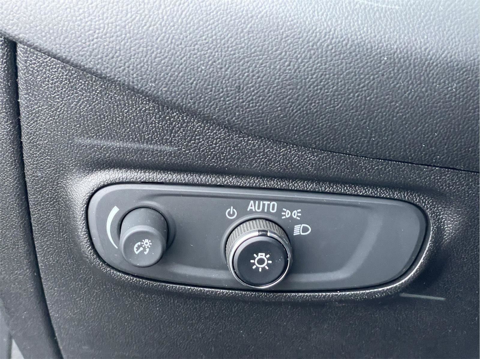 Used 2019 Chevrolet Equinox LS w/ LPO, Chrome Package image 24