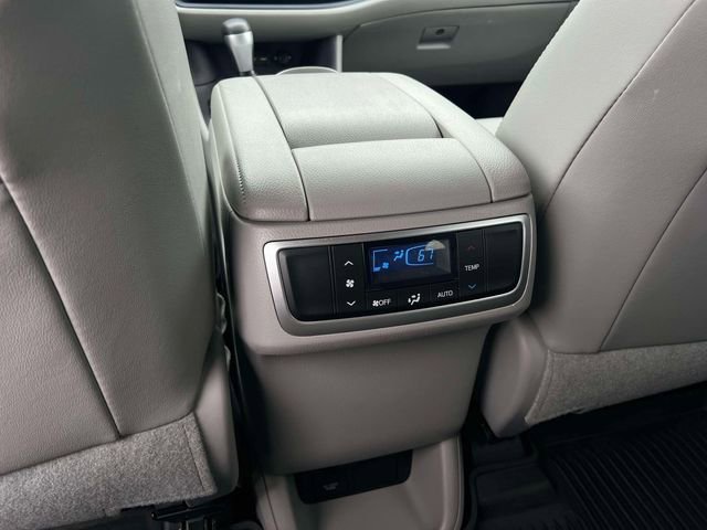 Used 2019 Toyota Highlander XLE AWD/4WD image 28
