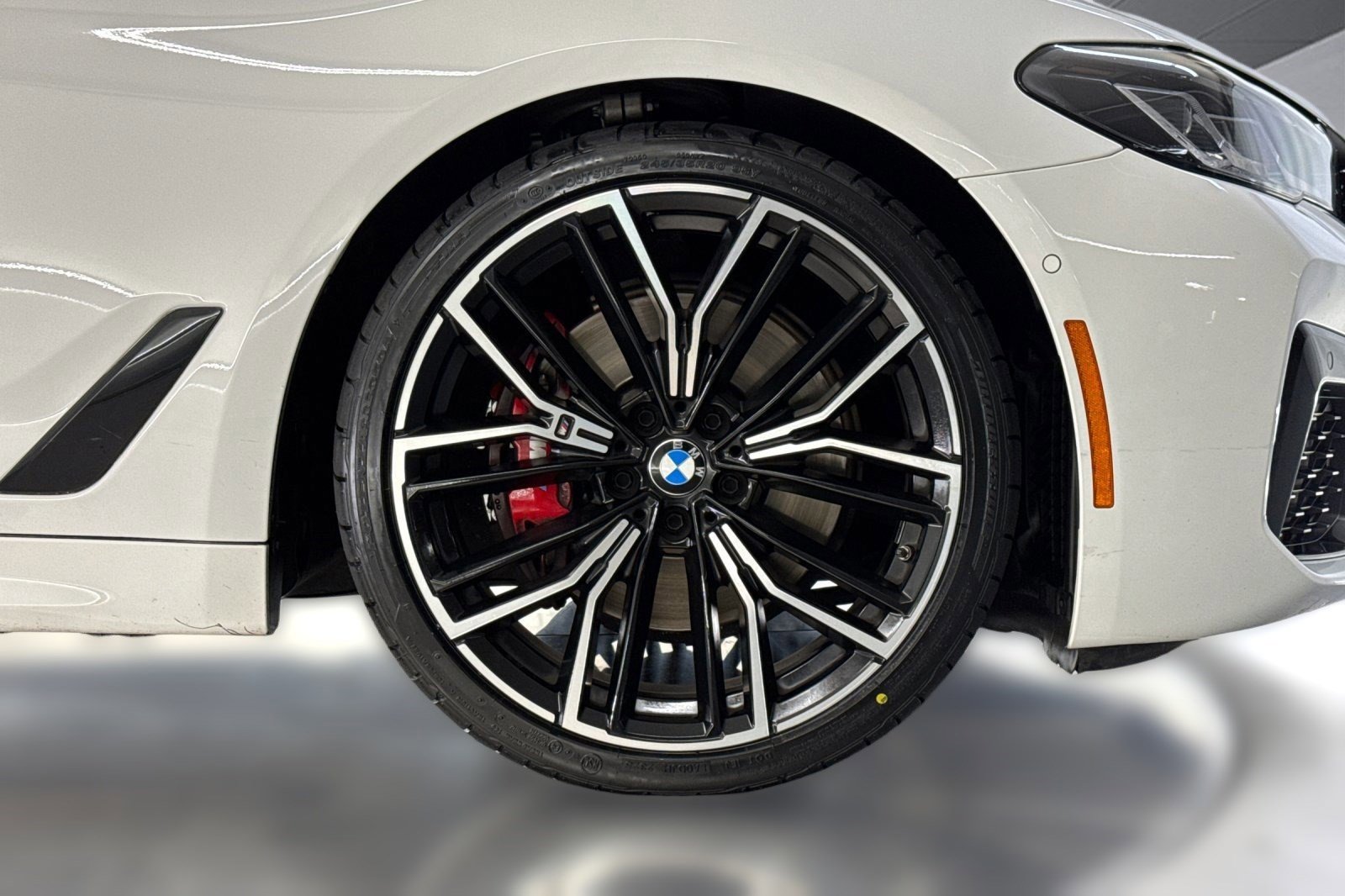 Used 2023 BMW 530i w/ M Sport Package RWD image 11
