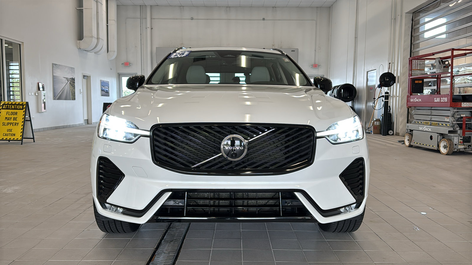 Used 2026 Volvo XC60 B5 Ultra AWD/4WD image 10
