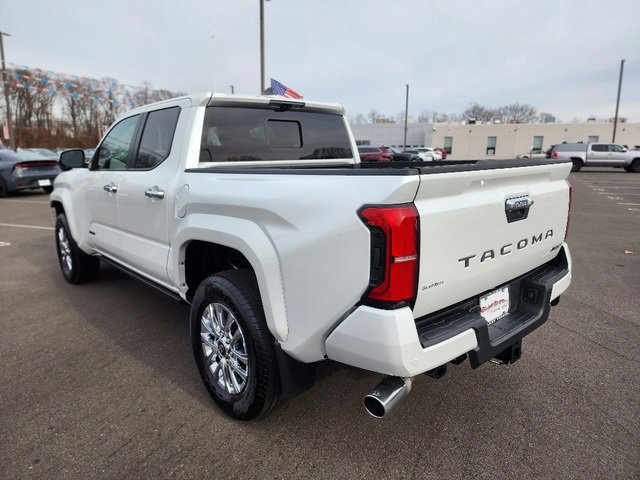 Used 2025 Toyota Tacoma Limited image 5