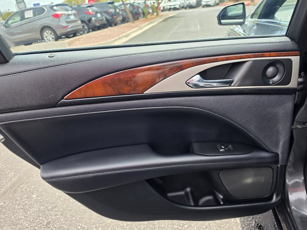 Used 2019 Lincoln MKZ Reserve FWD image 10