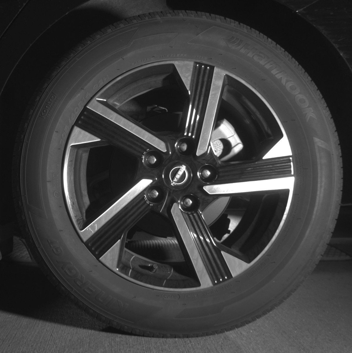 Used 2025 Nissan Sentra SV FWD image 14