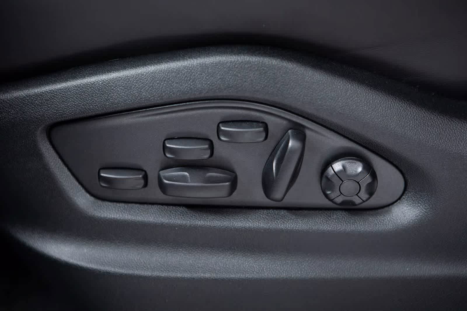 Certified 2025 Porsche Cayenne Coupe image 24