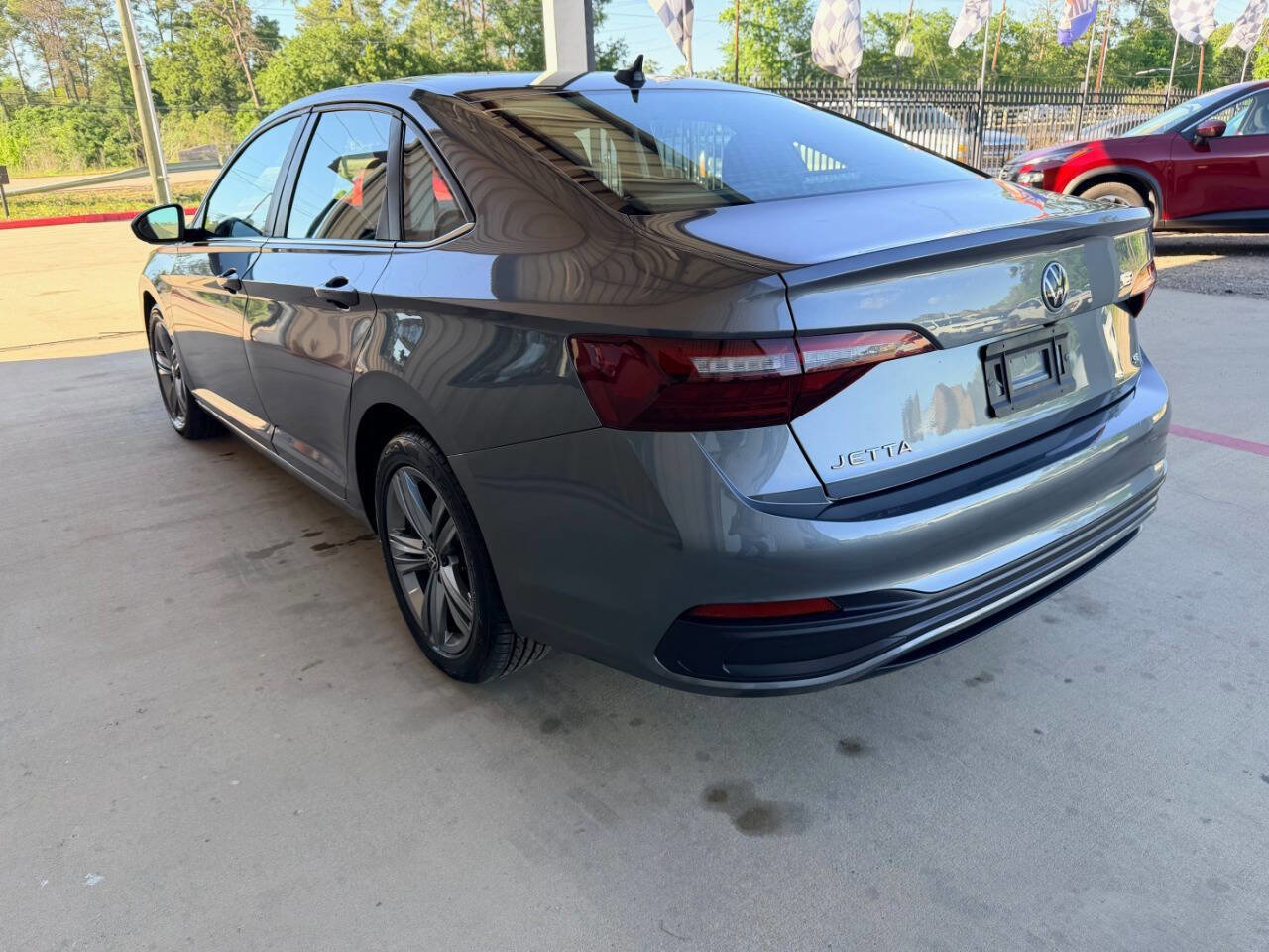 Used 2024 Volkswagen Jetta SE image 4