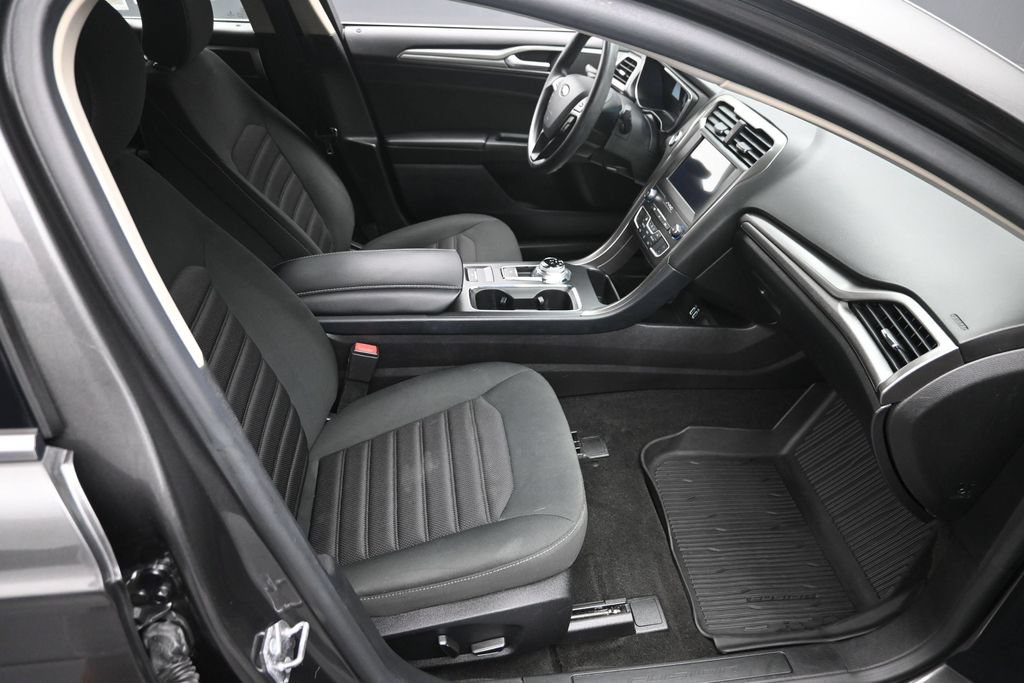 Used 2019 Ford Fusion SE FWD image 9