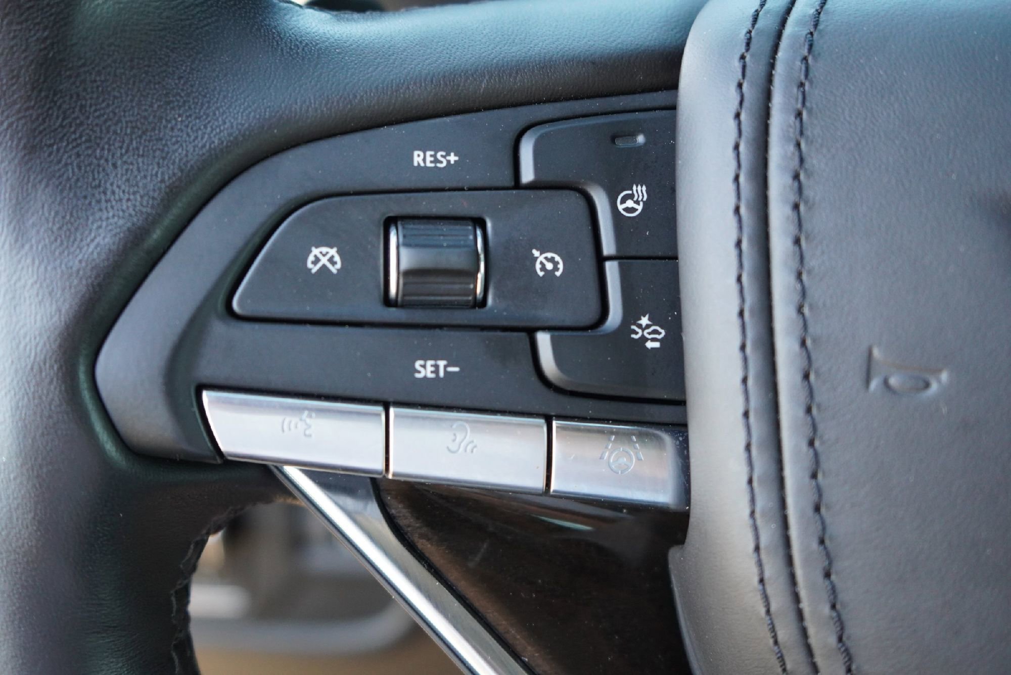 Used 2023 Cadillac Escalade Premium Luxury Platinum image 18