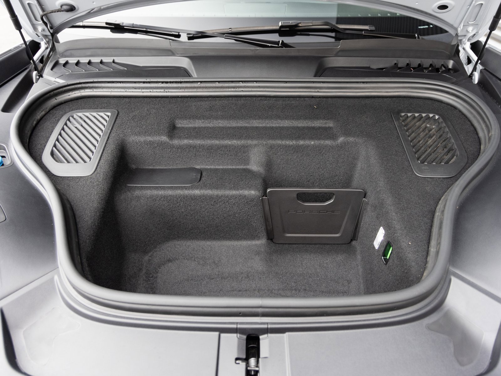 Used 2025 Porsche Macan Electric image 35