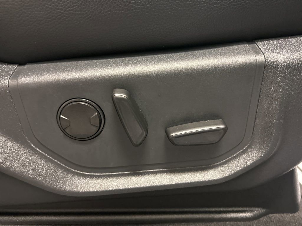 Used 2022 Ford F250 Lariat w/ Black Appearance Package image 42