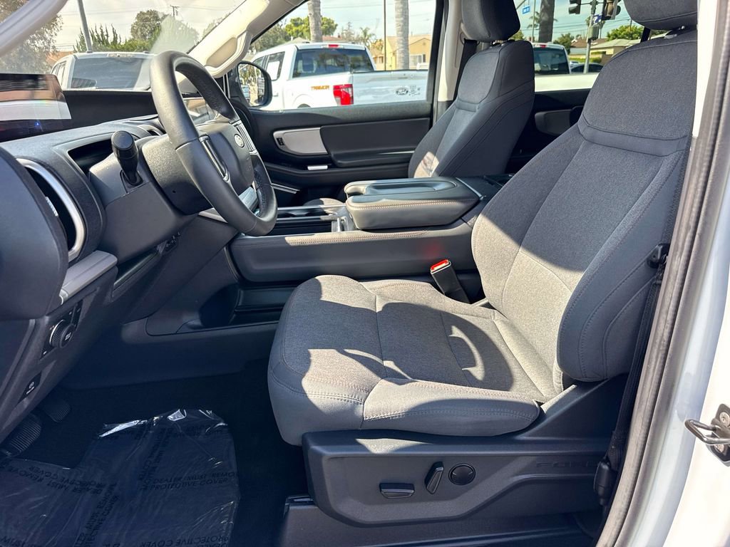 Certified 2025 Ford Expedition Active image 25