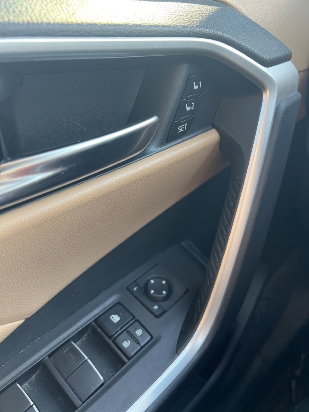 Used 2021 Toyota RAV4 XLE Premium image 6