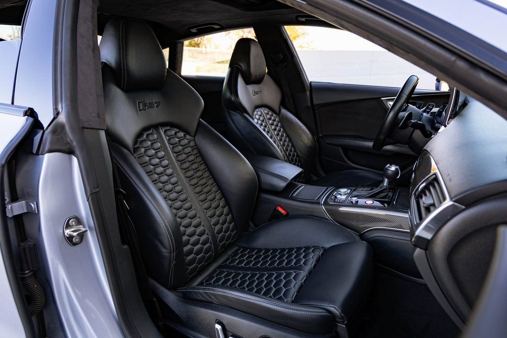 Used 2017 Audi RS 7 Prestige w/ Carbon-Optic Package image 24