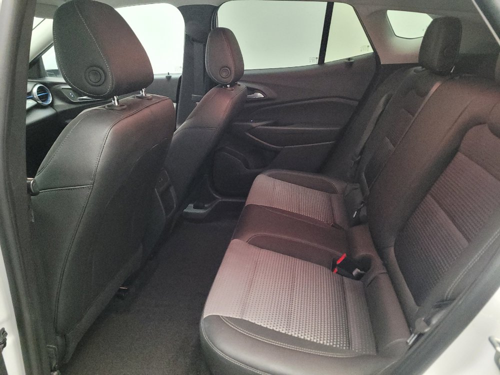 Used 2025 Chevrolet Trax LT FWD image 18