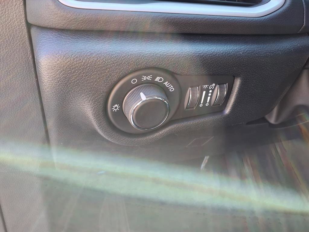 New 2026 Chrysler Voyager LX image 14