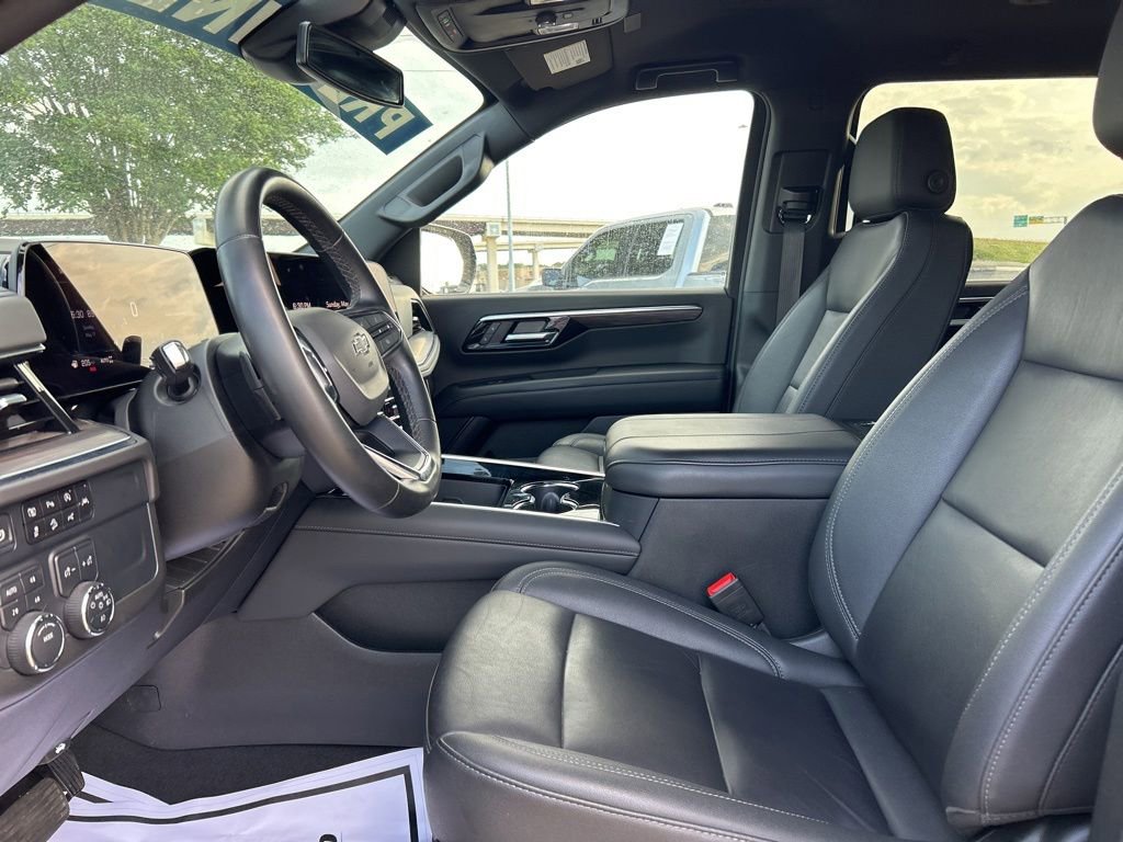 Used 2025 Chevrolet Suburban Z71 AWD/4WD image 15