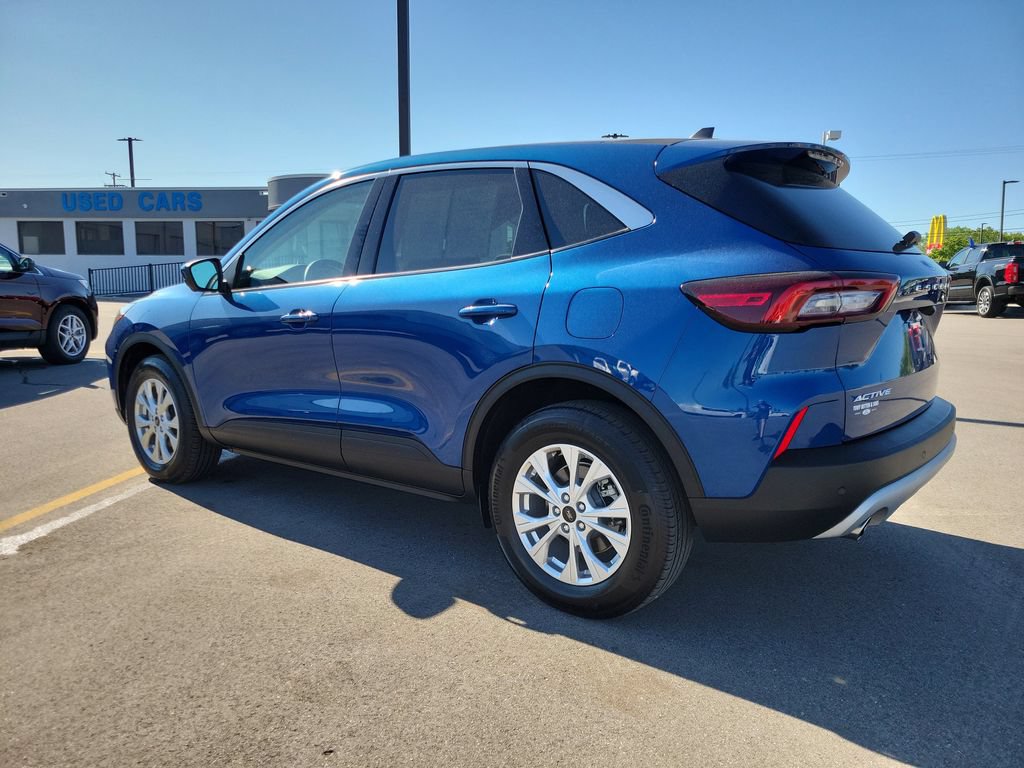 Used 2023 Ford Escape Active w/ Tech Pack #2 AWD/4WD image 3