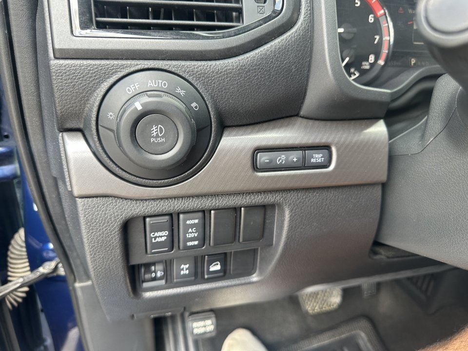 Used 2021 Nissan Titan PRO-4X w/ Pro-4x Utility Package AWD/4WD image 15