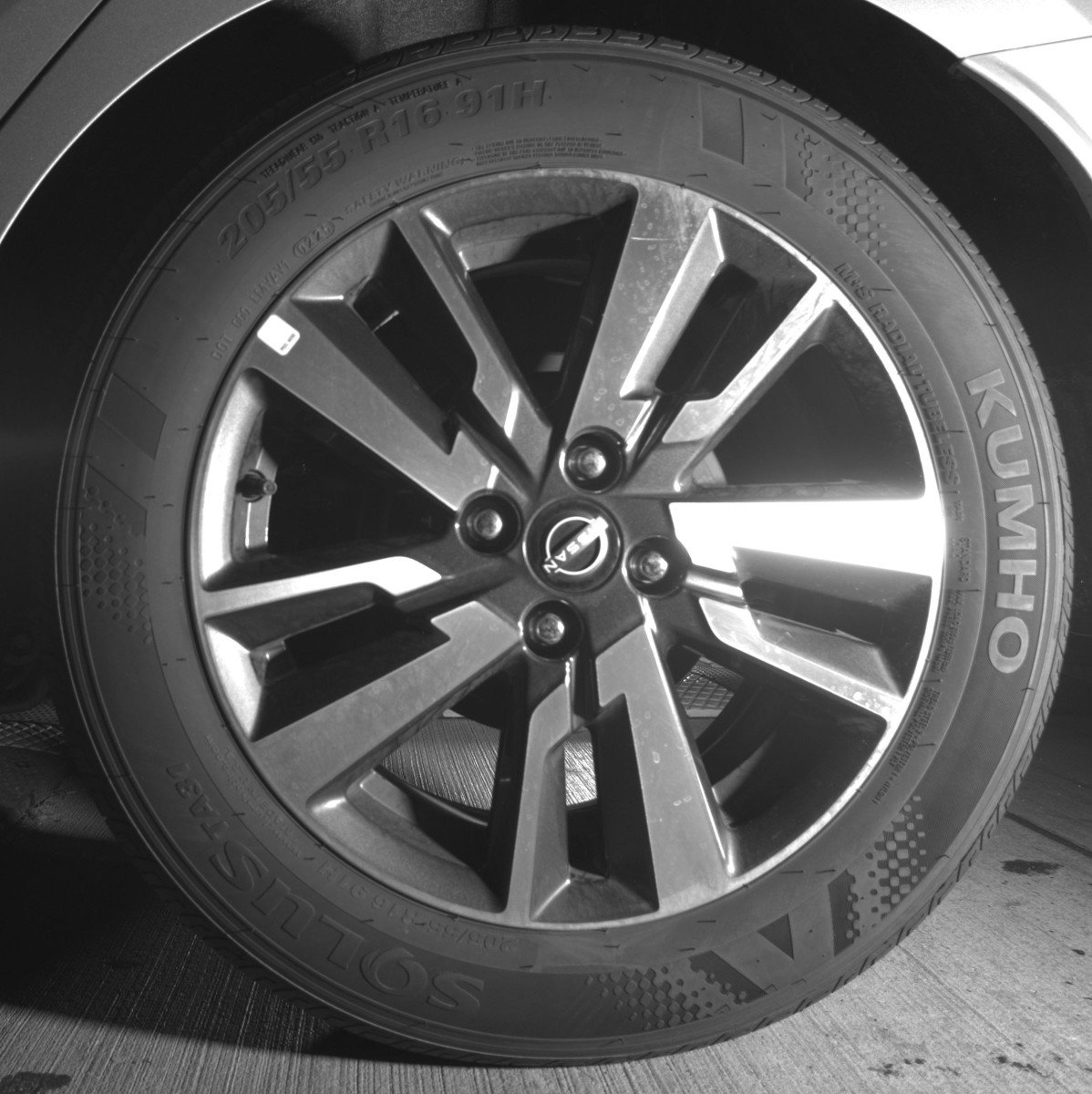 Used 2025 Nissan Versa SV image 14