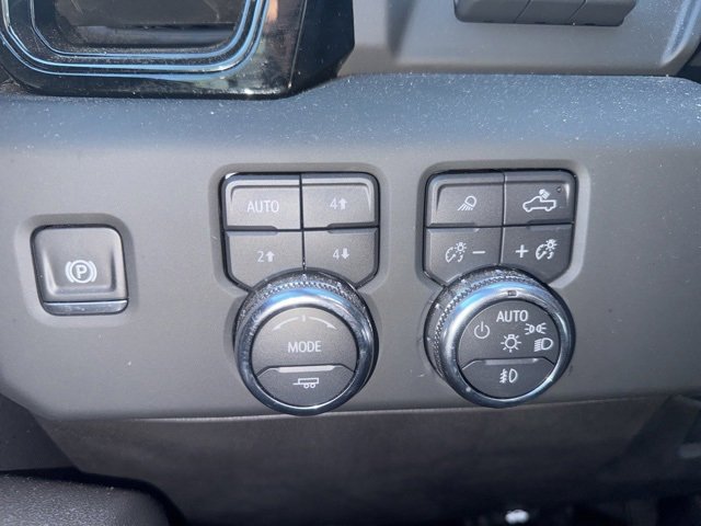 Used 2025 GMC Sierra 2500 AT4 w/ AT4 Premium Plus Package image 12