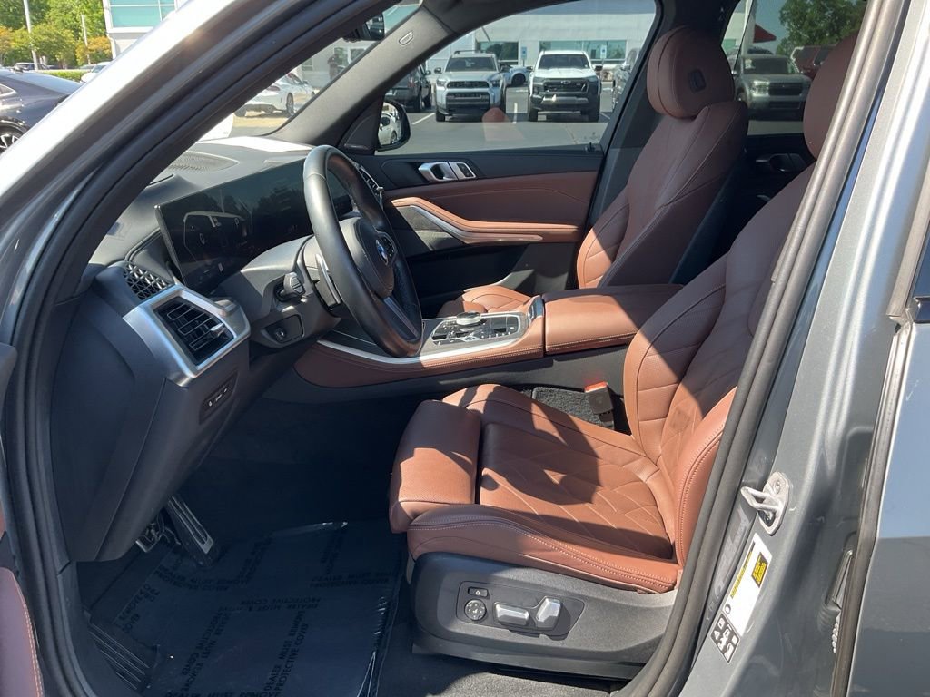 Used 2025 BMW X5 xDrive40i w/ Executive Package image 2