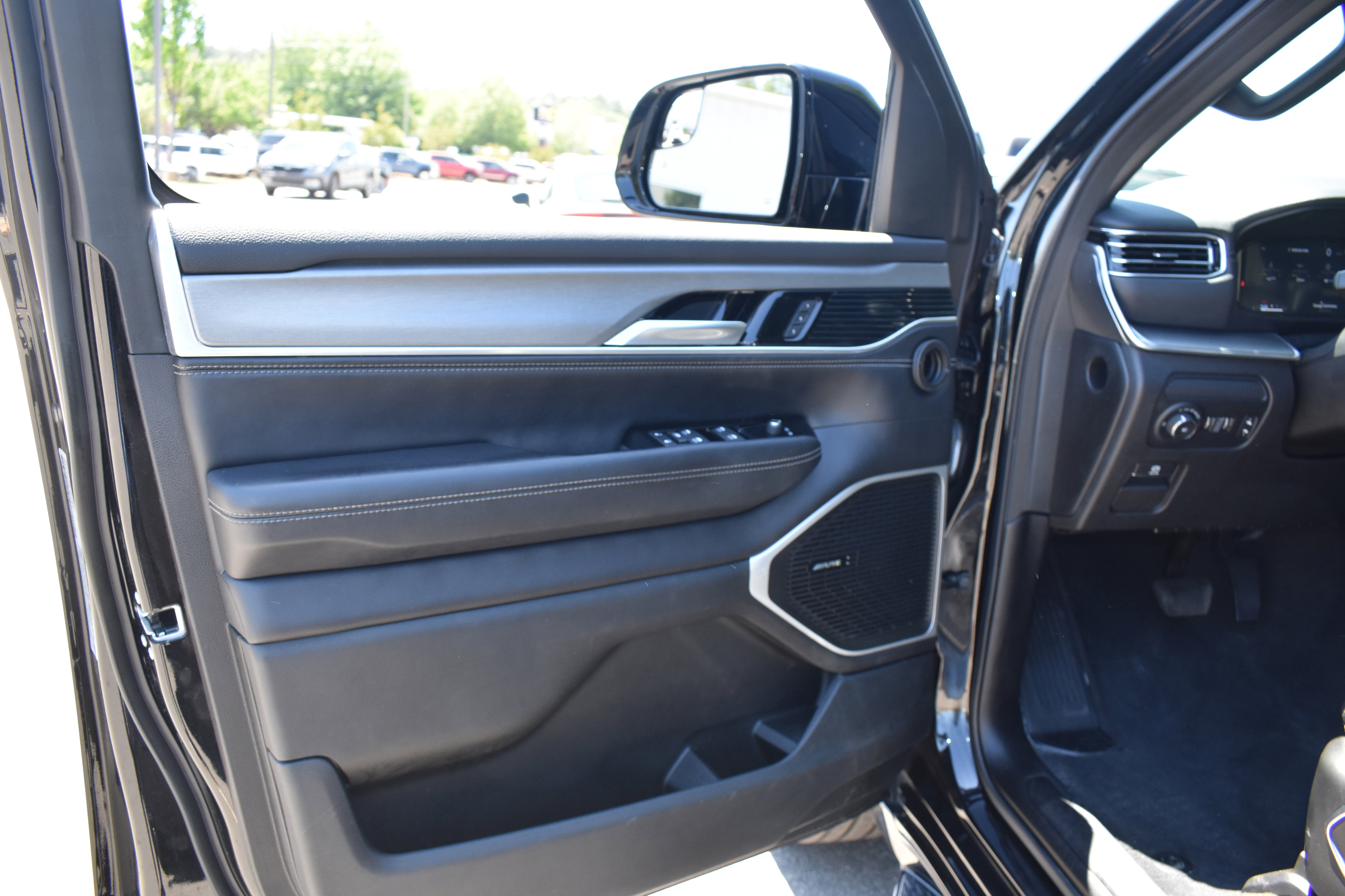 Used 2024 Jeep Wagoneer Series II AWD/4WD image 25