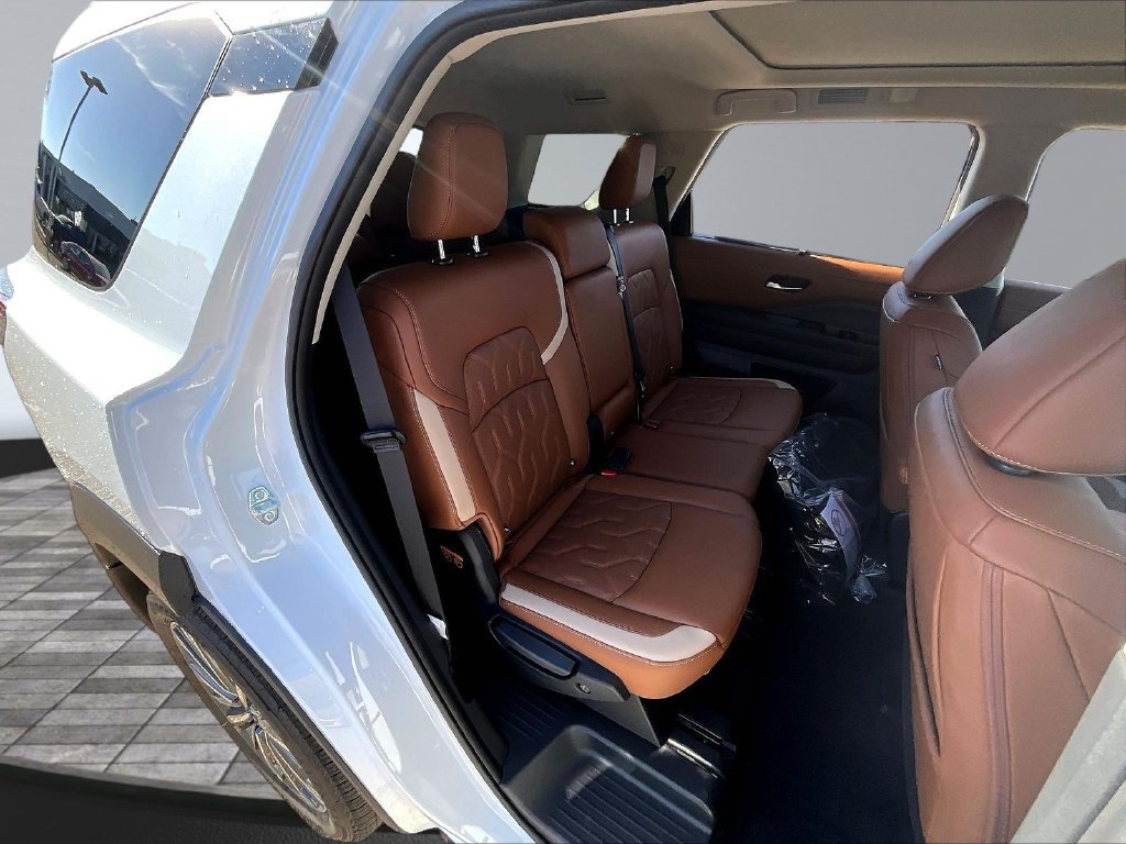 New 2026 Nissan Pathfinder Platinum w/ Cargo Package AWD/4WD image 10