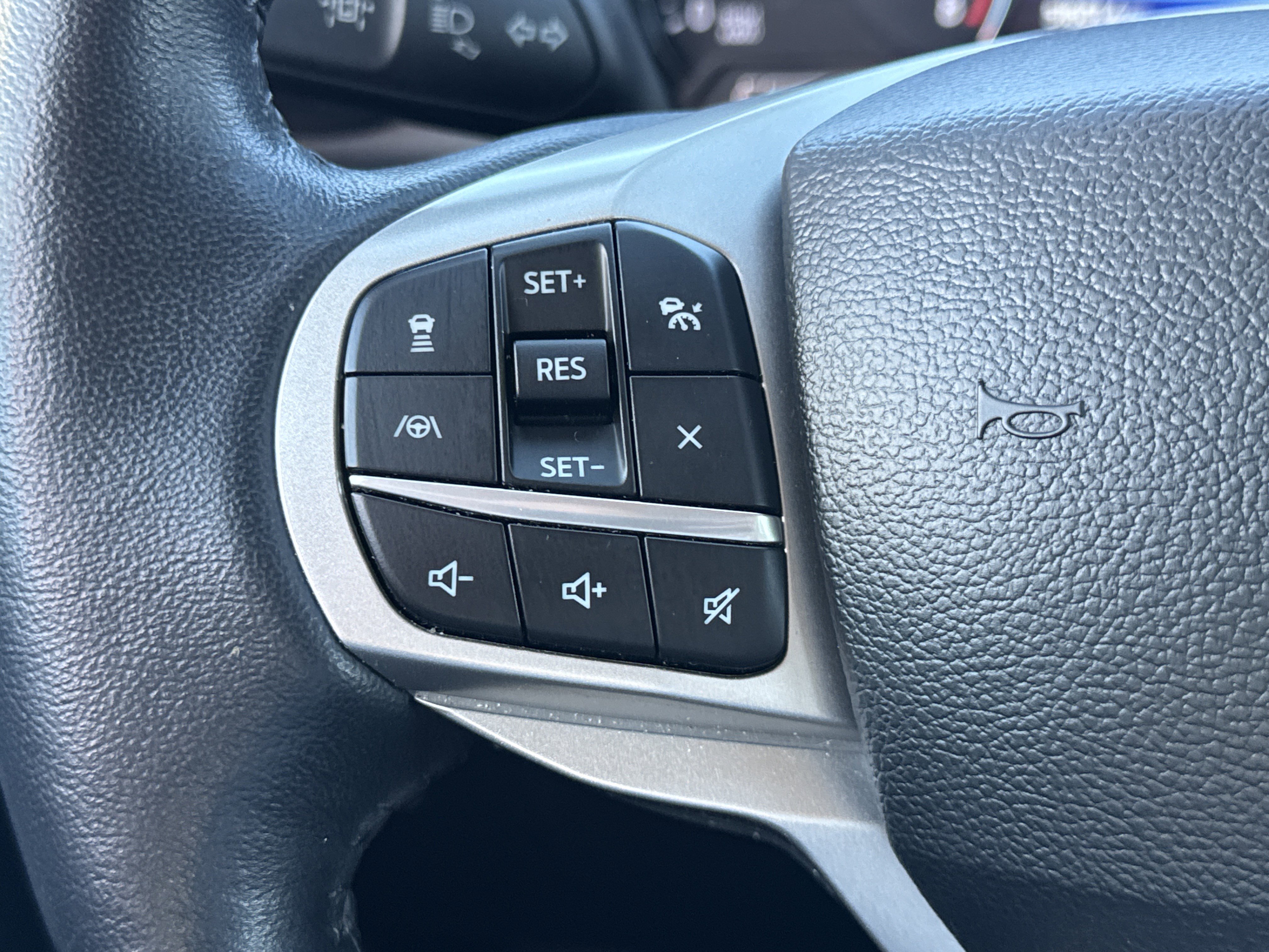 Used 2023 Ford Explorer Limited w/ Hybrid Equipment Group 310A image 16