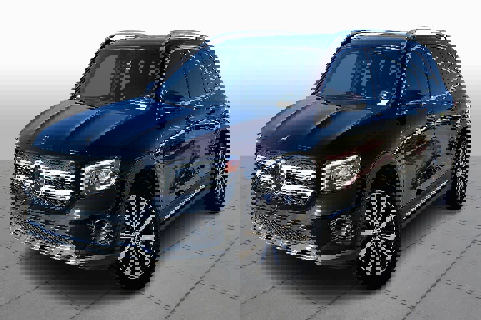 Used 2022 Mercedes-Benz GLB 250 w/ Premium Package Lite image 1