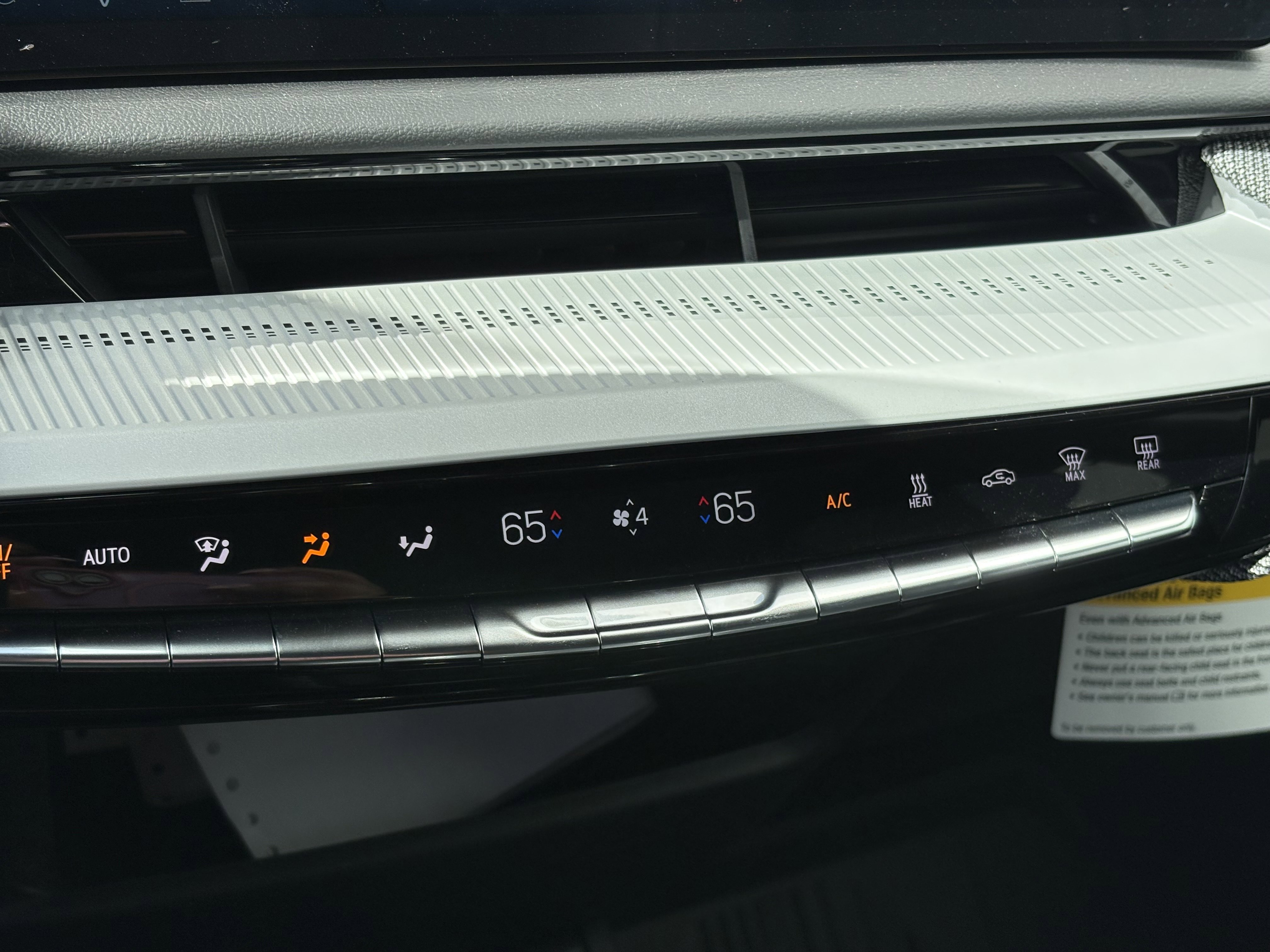 New 2025 Cadillac Optiq Luxury 1 image 26